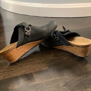 Papillo wedge clogs black leather